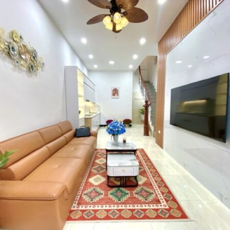 NHÀ ĐẸP – QUAN HOA – CẦU GIẤY – 35M2 X 4 TẦNG – 7.9 TỶ – Ô TÔ VF3 CHẠY ẦM ẦM