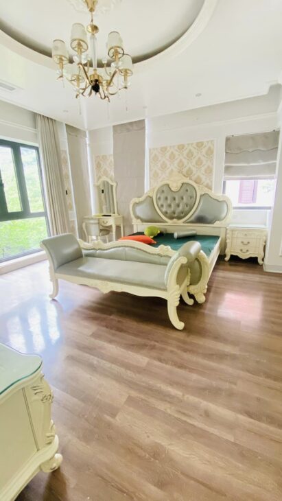 ⚜️ Biệt Thự VIP KĐT Dịch Vọng, 268m2 4T MT 16m, Siêu Đẹp Tặng Nội Thất 20 Tỷ, Chỉ 72 Tỷ ⚜️