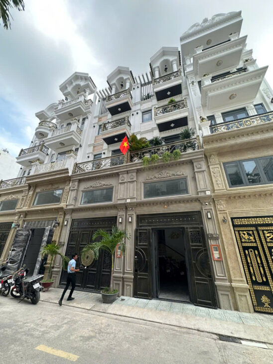 CĂN NHÀ NGHỈ 16 PHÒNG NGỦ – VỊ TRÍ VÀNG DĨ AN, BÌNH DƯƠNG – HẠ CÒN GIÁ 9.3 TỶ – SỔ HỒNG RIÊNG