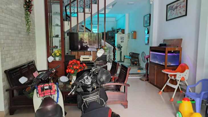 Bán nhà phố (5x18m) 4 tầng đường 20m sát cv bờ sông, Phường Phú Mỹ, Quận 7. Giá chỉ 13 tỷ8