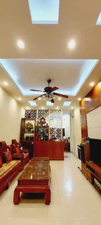 ‘BÁN NHÀ PHỐ NGÔ QUYỀN, Ô TÔ ĐỖ CỬA, BA MẶT THOÁNG, 52m, 6.8 tỷ