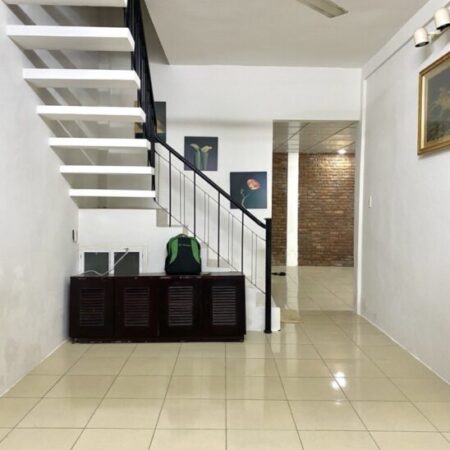 ► Nhà kiệt rộng Nguyễn Hoàng thông Hoàng Diệu 1 lần rẽ, 82m2, ngang 7m, 2 tầng, sân rộng, 3.5 tỷ