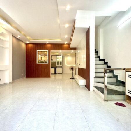 ► Nhà Kiệt nhựa 4m, Hùng Vương, 68m2, ngang 5.5m, 2.5 tầng cứng đẹp, 3PN, sân thượng chill, ở ngay,