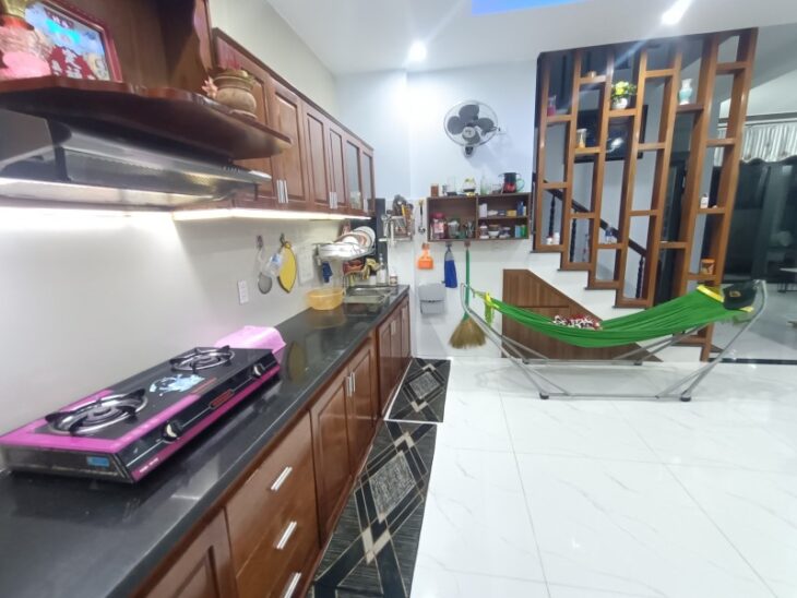 ♥ Nhà Sân Vườn gần MT Ông Ích Khiêm, 175m2, 2 tầng đẹp, 8.x tỷ