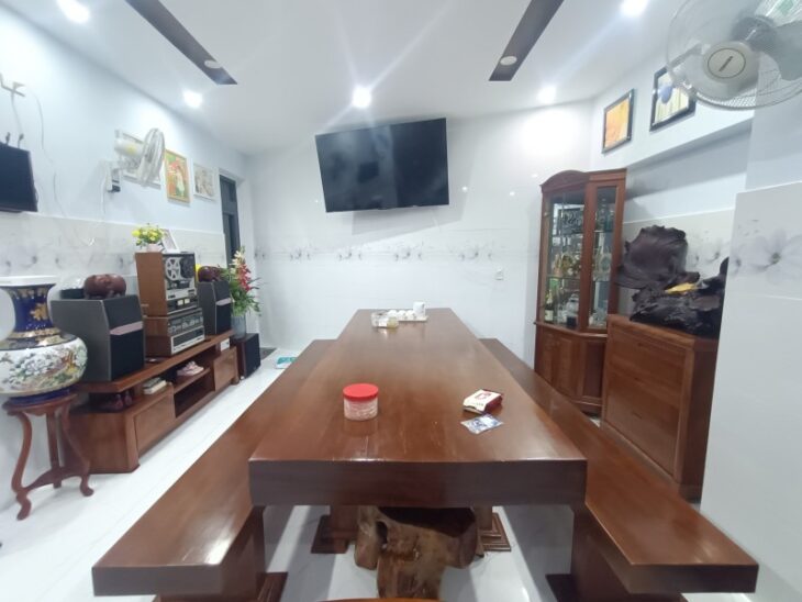♥ Nhà Sân Vườn gần MT Ông Ích Khiêm, 175m2, 2 tầng đẹp, 8.x tỷ