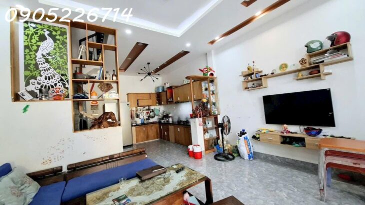 3 tầng, khu phố toàn Tây ở. Đi bộ ra biển Mỹ Khê, đường 6m. Đà Nẵng