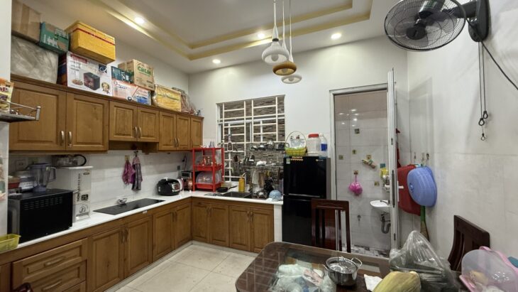 Bán nhà 48m2, 6PN, 5WC, Lê Văn Quới, Bình Tân, 5.6 tỷ Cần bán nhà 48m², 6 phòng ngủ, Bình Tân, 5.6