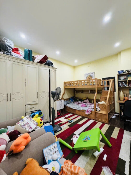 Bán nhà Phố Hào Nam_Dân xây chắc chắn_ Các phòng đều có cửa sổ thoáng_32mx5T_ Giá: 6.5 tỷ.