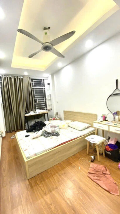 Bán nhà Phố Hào Nam, Nhà dân xây chắc chắn, Vị trí trung tâm nhiều tiện ích, 5 tầng, Giá: 6.5 Tỷ.