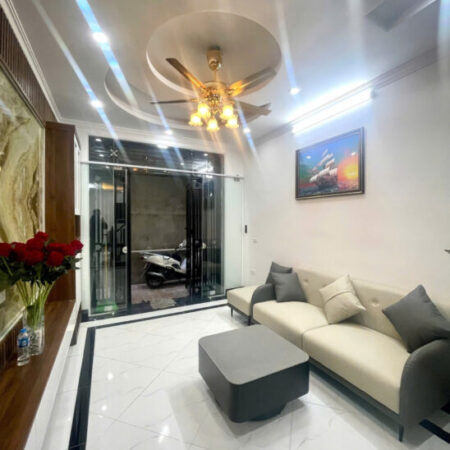 Bán nhà Phố Hào Nam_5 tầng kiên cố_ Ngõ rộng thoáng _35mx5T_Giá: 7.5 tỷ.