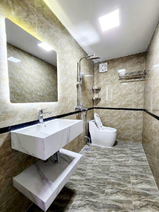 Bán nhà Phố Hào Nam_5 tầng kiên cố_ Ngõ rộng thoáng _35mx5T_Giá: 7.5 tỷ.