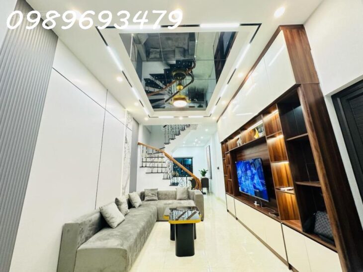 Phân lô quân đội, bán nhà phố Vương Thừa Vũ, lô góc 3 thoáng, 30m ra mặt phố, nội thất siêu đẹp