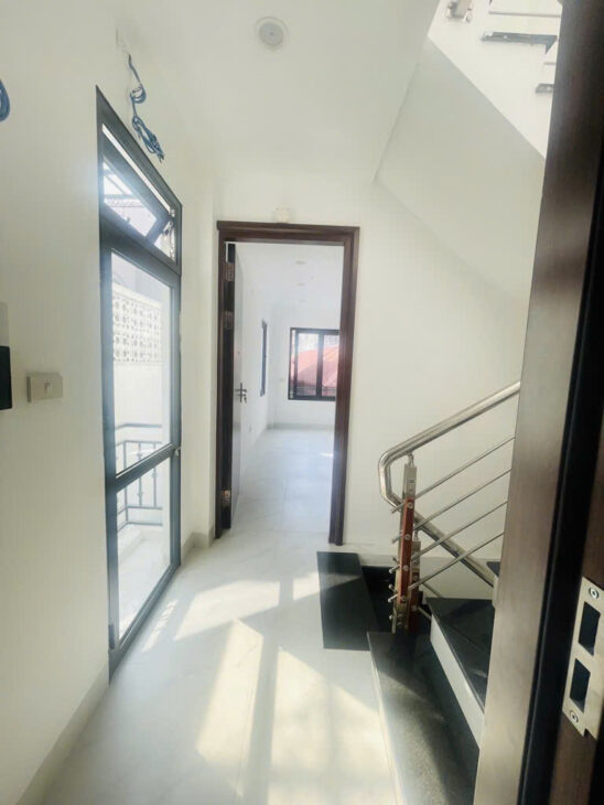 Bán nhà Phố Hào Nam, Chục bước ra mặt phố, Dòng tiền 15tr/tháng, 39mx4T, Giá: 7.7 Tỷ, Lh: