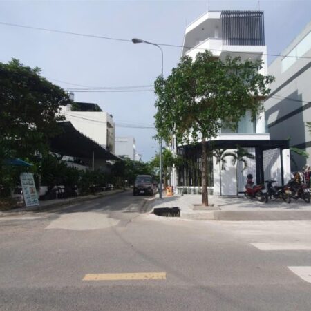 Bán lô góc 2 mặt tiền đường Lê Văn Lương, 137m, giá 8.3 tỷ