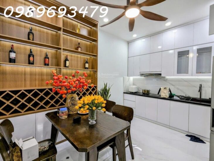 Nhà đẹp Hoàng Cầu, Đống Đa gara ô tô 43m2/48m2 T2 cao 4 tầng MT 4m giá 11.6 tỷ.