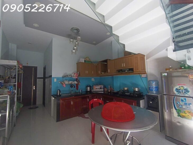 Nhà đẹp đón Tết sát khu phố Tây , cách biển Mỹ Khê 30m. 3 tầng 3 mê lệch