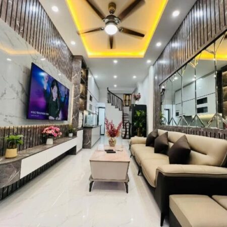 Bán nhà 32m², 5 tầng, 3PN, 4WC, Tân Mai, Hoàng Mai, 4.2 tỷ, sổ đỏ