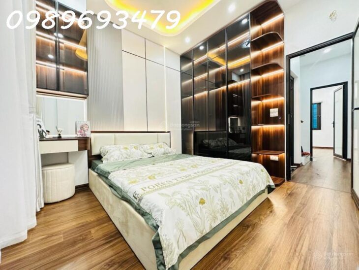 Phân lô quân đội, bán nhà phố Vương Thừa Vũ, lô góc 3 thoáng, 30m ra mặt phố, nội thất siêu đẹp