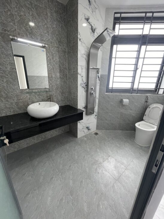 Bán nhà giá 4.8 tỷ, HUỲNH VĂN BÁNH, BTCT, 5m x 9m, 3 phòng