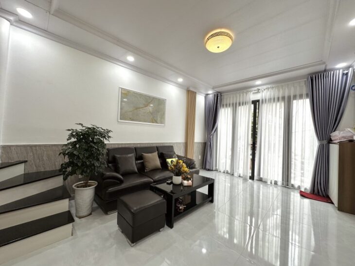 Nhỉnh 5 tỷ bán nhà PHÙNG VĂN CUNG – 40m2 – gần mặt tiền.