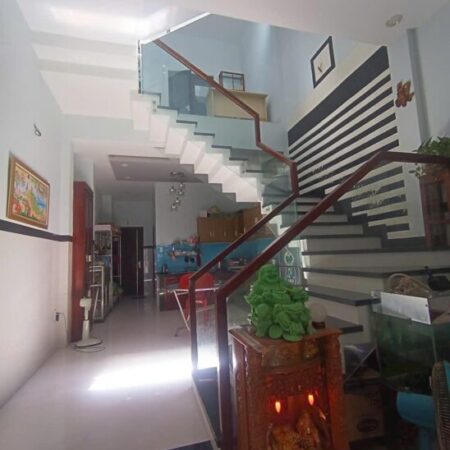 Nhà đẹp đón Tết sát khu phố Tây , cách biển Mỹ Khê 30m. 3 tầng 3 mê lệch