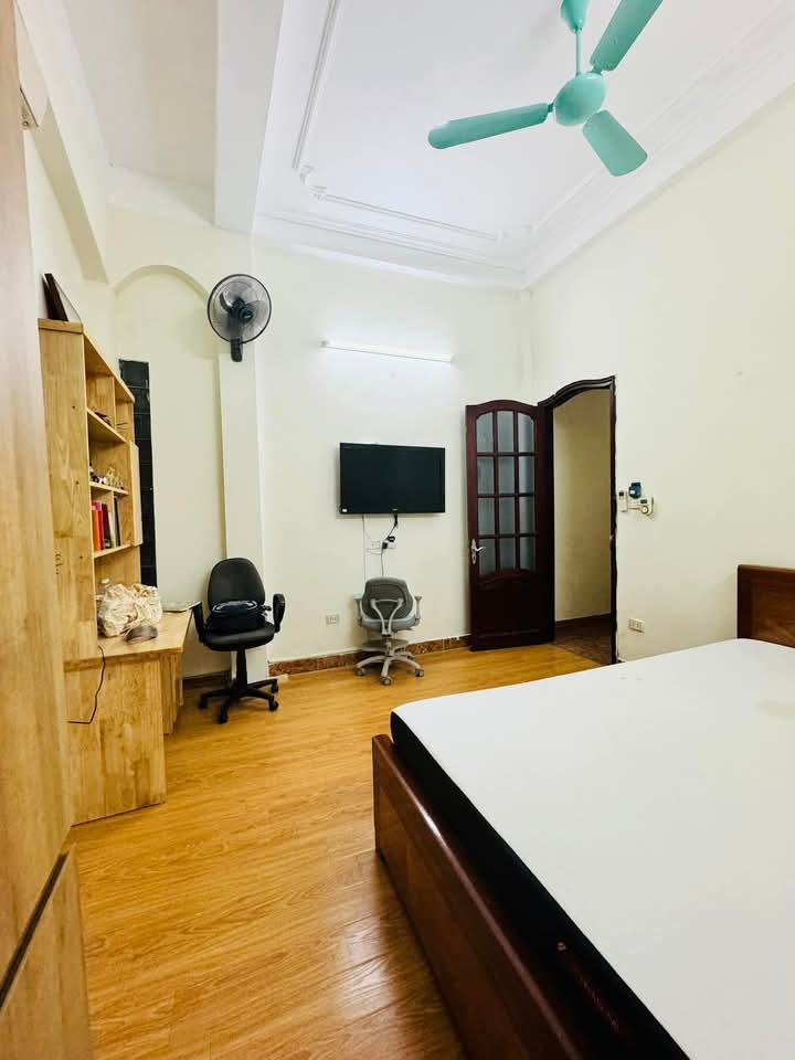 HIẾM CẦU GIẤY – GẦN Ô TÔ- NGÕ THÔNG – SỔ A4- KINH DOANH OL- HAI THOÁNG – HƠN 7 TỶ