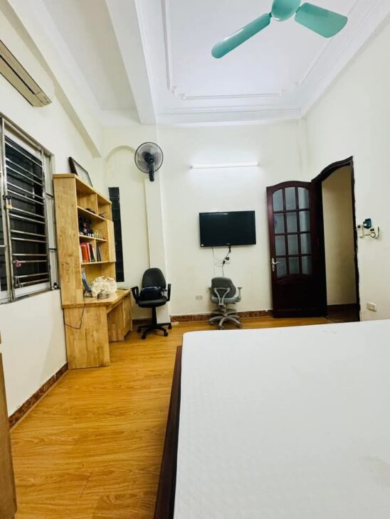 HIẾM CẦU GIẤY – GẦN Ô TÔ- NGÕ THÔNG – SỔ A4- KINH DOANH OL- HAI THOÁNG – HƠN 7 TỶ