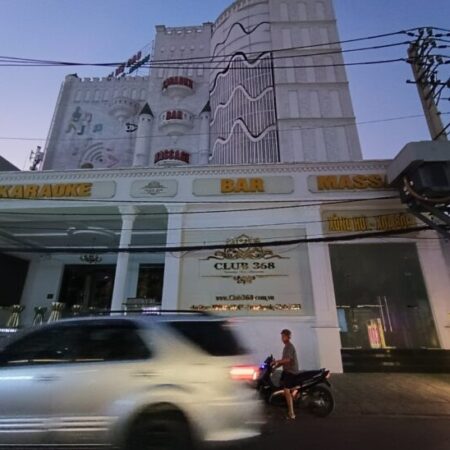 Bán toà nhà khách sạn & karaoke & massage giá mới 68 tỷ. Bán toà nhà khách sạn & karaoke & massage giá mới 68 tỷ.