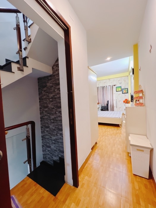 MẶT TIỀN ĐƯỜNG SỐ VĨNH HỘI NGANG 3,5 DÀI 13 M ĐÚC MỚI 3 TẤM Q4