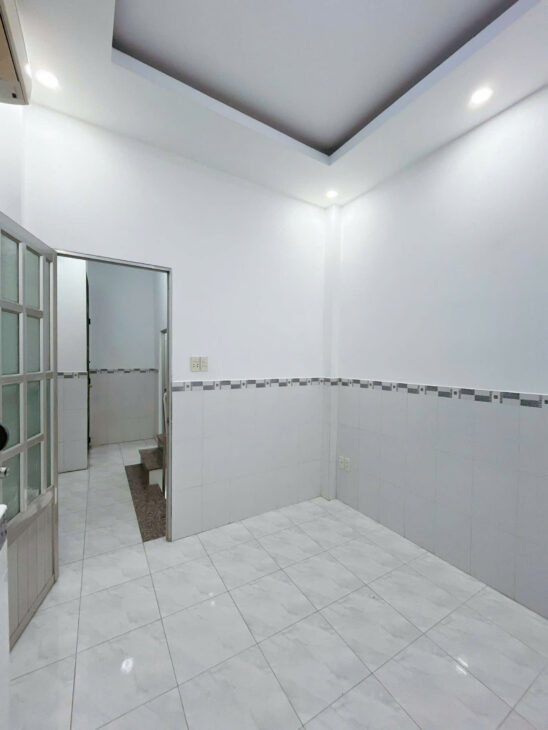 Sát mặt tiền hẻm xe hơi Q4 Ngang 6 Dài 4,65m Đúc bê tông 4 tấm GIẢM NGAY 500 TRIỆU HƠN 2,