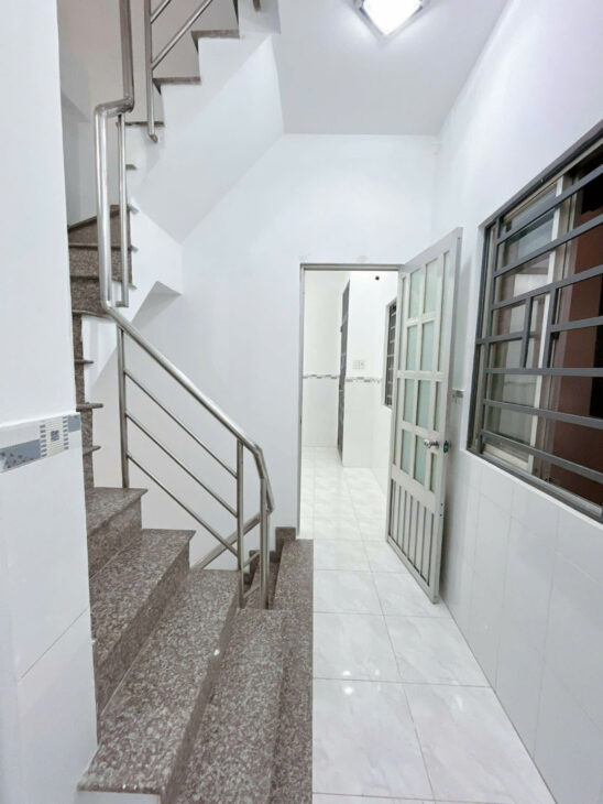 Sát mặt tiền hẻm xe hơi Q4 Ngang 6 Dài 4,65m Đúc bê tông 4 tấm GIẢM NGAY 500 TRIỆU HƠN 2,