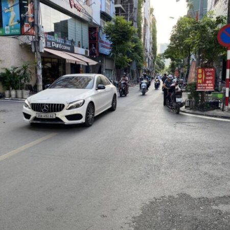 Bán nhà riêng Láng Hạ Đống Đa, Sổ 50m2 5 tầng. Mặt tiền 4.5m. Giá 9.45 tỷ gần phố nhà đẹp tiện ích