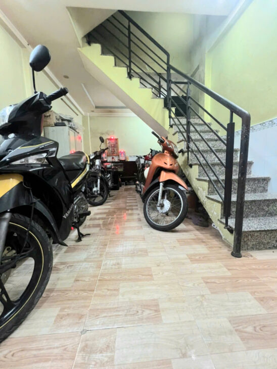 Hẻm thông thoáng Q4 Ngang 3,45 Dài 8 m Đúc bê tông 3 tấm CÓ 1,9 TỶ