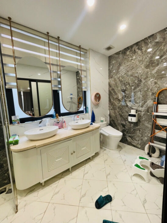 Lạc Long Quân – 87m * 7 tầng thang máy – ô tô vào nhà – chỉ 19 tỷ