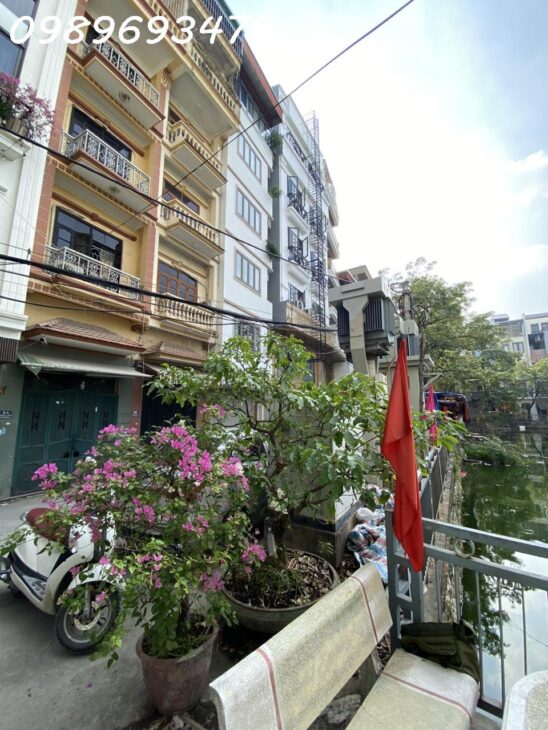 Bán nhà phố víp 14.9 Tỷ, Quốc Tử Giám, Đống Đa, mặt phố kinh doanh, dt;35m, 3 tầng, tiện ích phố cổ.