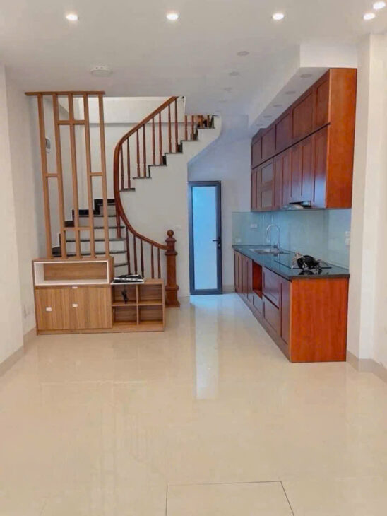 HIẾM – NHÀ NGỌC THUỴ – LONG BIÊN – 92M x 5 TẦNG – GIÁ NHỈNH 7 TỶ VỊ TRÍ ĐẸP – Ô TÔ ĐỖ CỔNG NGÀY