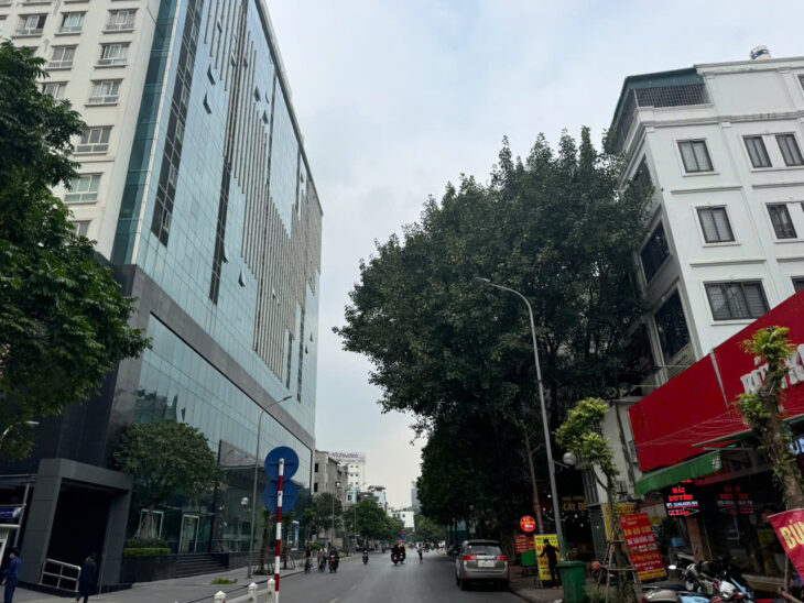 BÁN NHÀ MẶT PHỐ KINH DOANH SẦM UẤT Ô TÔ DỪNG ĐỖ VỈA HÈ RỘNG,KHU VỰC PHỐ CỔ ÍT NGƯỜI BÁN.