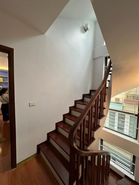 HIẾM PHỐ NGUYÊN HỒNG – DT 45M, 4 TẦNG – MT 3,1M – GIÁ 9,2 TỶ