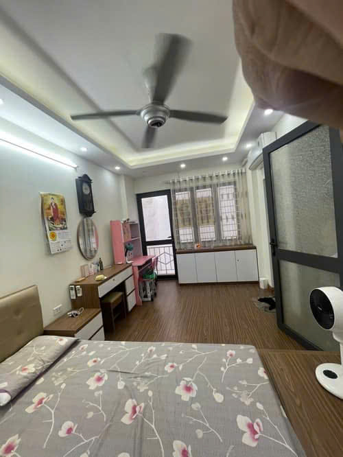 NHÀ ĐẸP ĐÊ LA THÀNH – 36M2 x 5T – 5.5 TỶ – NHÀ MỚI – NGÕ THÔNG – GẦN PHỐ