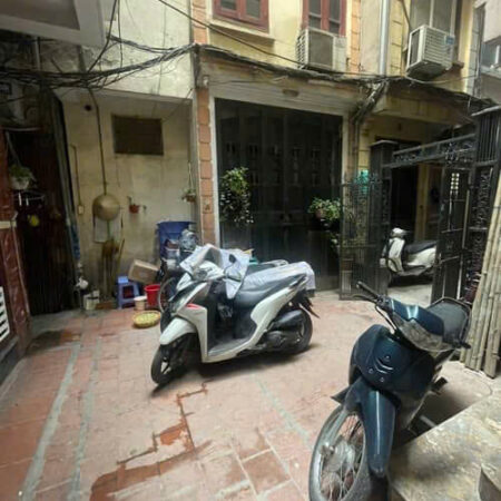 NHÀ ĐẸP ĐÊ LA THÀNH – 36M2 x 5T – 5.5 TỶ – NHÀ MỚI – NGÕ THÔNG – GẦN PHỐ