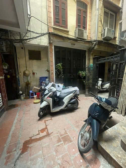 NHÀ ĐẸP ĐÊ LA THÀNH – 36M2 x 5T – 5.5 TỶ – NHÀ MỚI – NGÕ THÔNG – GẦN PHỐ