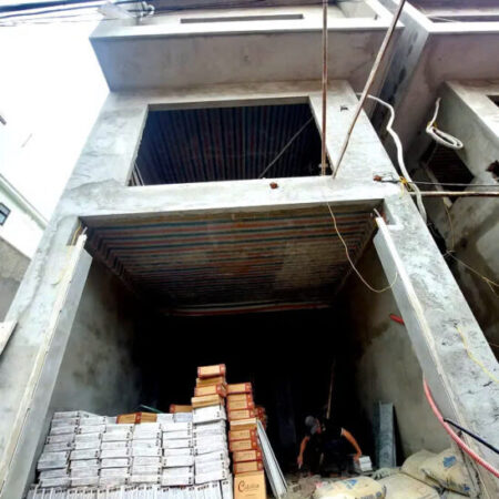 BÁN NHÀ RIÊNG PHỐ ĐÀM QUANG TRUNG- LONG BIÊN ,42M2,6 TẦNG, MT 4.5M, 8.3 TỶ.