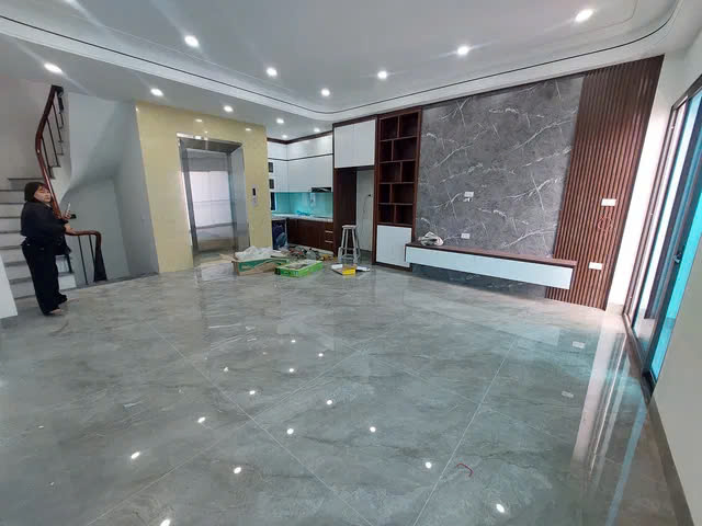 NHÀ ĐẸP- Ở LUÔN PHỐ ĐÀM QUANG TRUNG- LONG BIÊN,50M2,6 TẦNG,MT 5M, 9.5 TỶ. Ô TÔ QUA.