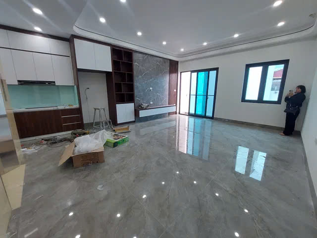 NHÀ ĐẸP- Ở LUÔN PHỐ ĐÀM QUANG TRUNG- LONG BIÊN,50M2,6 TẦNG,MT 5M, 9.5 TỶ. Ô TÔ QUA.