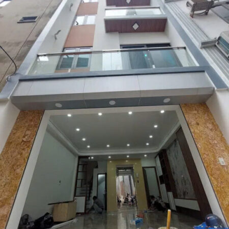 NHÀ ĐẸP- Ở LUÔN PHỐ ĐÀM QUANG TRUNG- LONG BIÊN,50M2,6 TẦNG,MT 5M, 9.5 TỶ. Ô TÔ QUA.