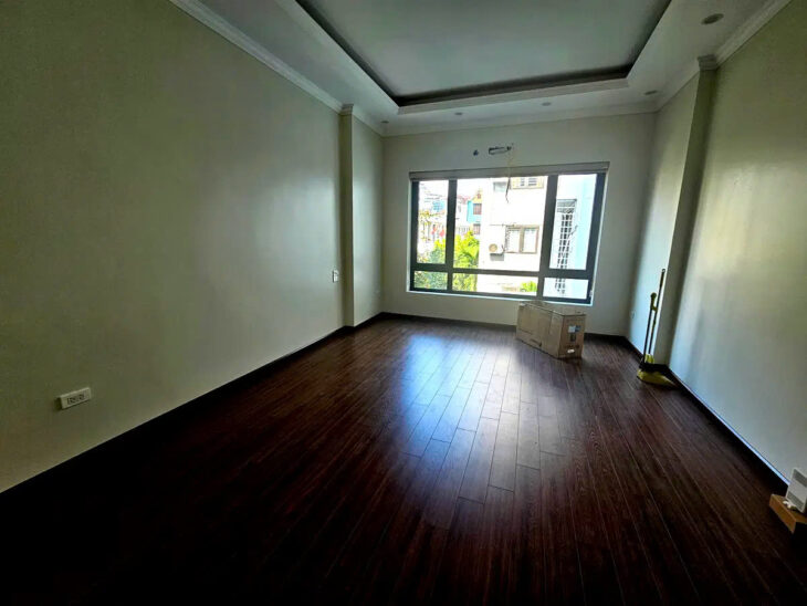 NHÀ MỚI- Ô TÔ NGỦ TRONG NHÀ PHỐ NGUYỄN VĂN CỪ- LONG BIÊN 45M2X 6 TẦNG, MT4M,10.8 TỶ.