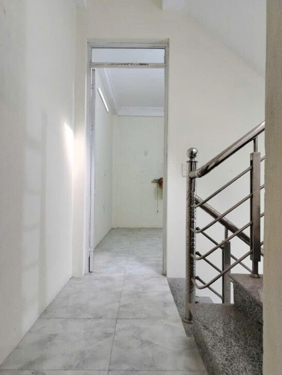 Bán nhà 3 tầng Đức thượng, moning đỗ cửa, ngay cạnh đường 32, dt 42m giá chào 4.9 tỷ