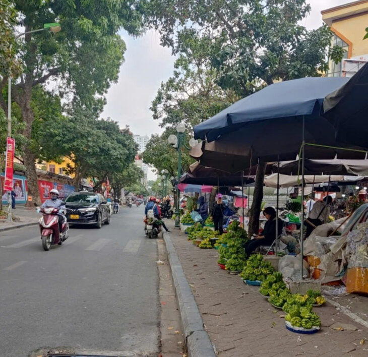 BÁN TÔ HIỆU HÀ ĐÔNG VỊ TRÍ HIẾM , NHÀ 5 TẦNG THANG MÁY ,Ô TÔ ĐỖ CỬA .NHÀ CHƯA BÓC TEM. GIÁ 8,8 ĐỒNG.