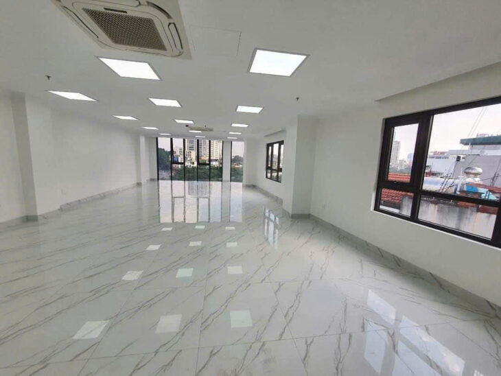 Bán gấp trước TẾT tòa văn phòng Khuất Duy Tiến, mặt phố, thông sàn, vỉa hè mênh mông, kinh doanh
