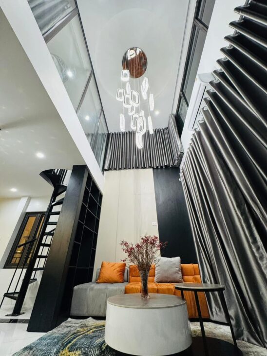 BÁN NHÀ MẶT NGÕ, 5 TẦNG THANG MÁY, PHỐ LÒ ĐÚC, Ô TÔ ĐỖ CỬA, ĐẸP LONG LANH